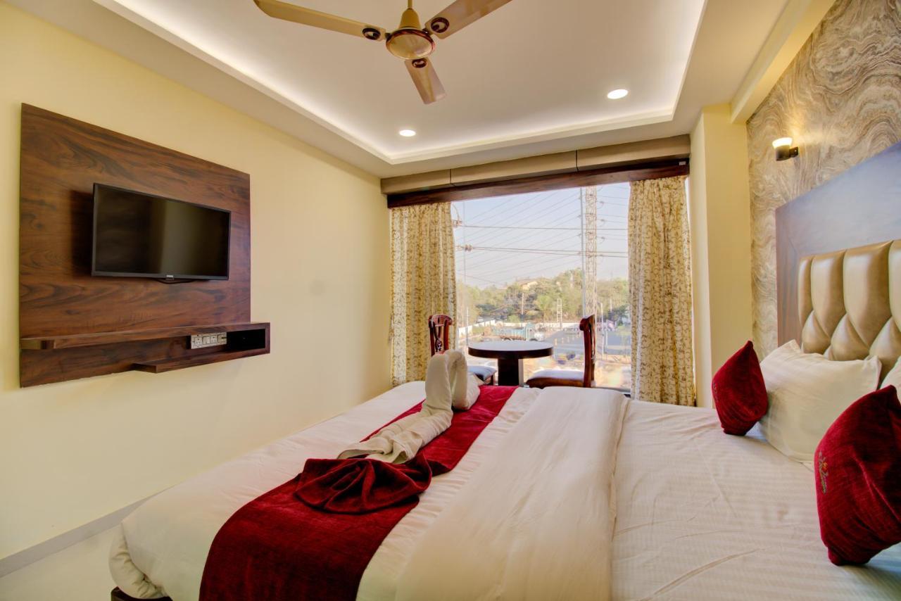 Hotel Samaira Residency,Dombivali Dive Exteriör bild